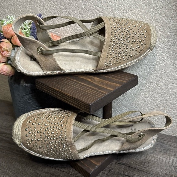 White Mountain Woman’s Suede Khaki Highland Espadrilles Silver Studs Size 8M - Picture 5 of 10
